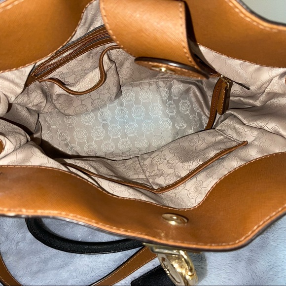 MK Large Hamilton Tote - Picture 11 of 13